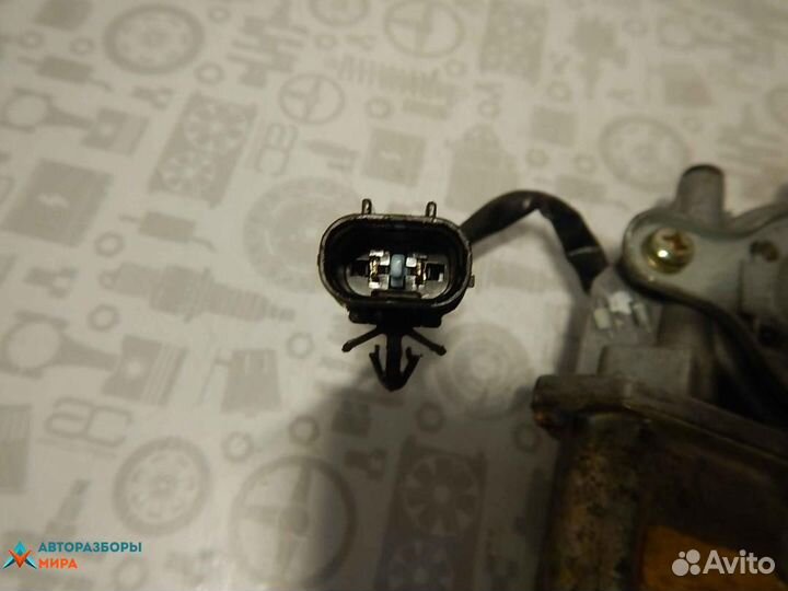 Стеклоподъемник передний левый Isuzu Trooper 2003