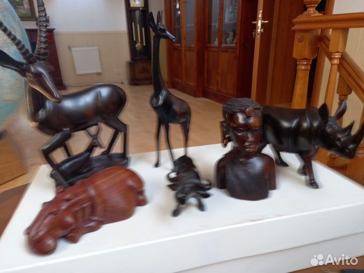 Фигуры животных из черного и красного дерева Кения