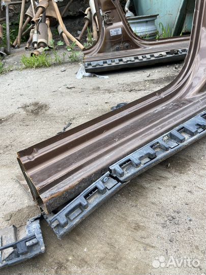 Порог левый Renault Duster 1