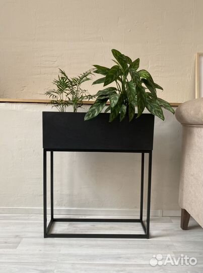 Подставка для цветов напольная. Кашпо