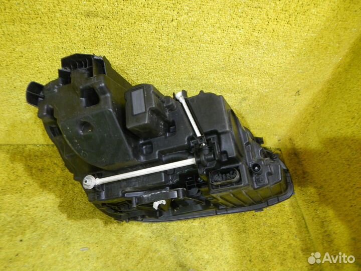 Фара левая Mercedes-Benz E-Class