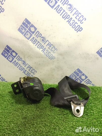 Ремень безопасности задний правый Toyota Avensis