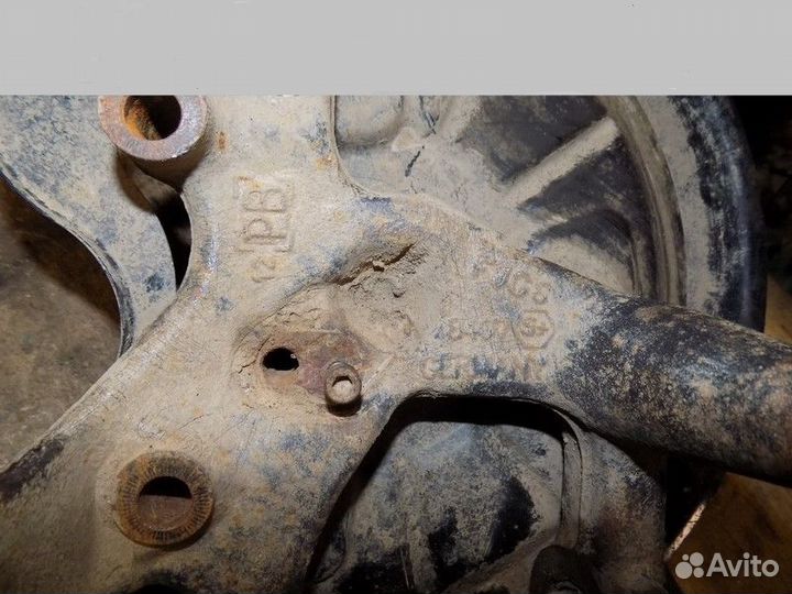 Кулак поворотный задний правый Golf V Plus 2005-20