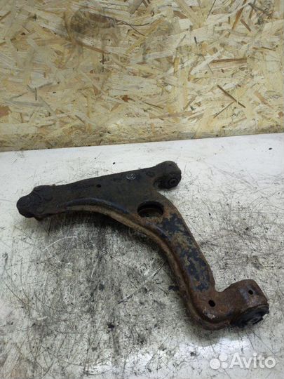 Рычаг подвески передний правый Opel Zafira A