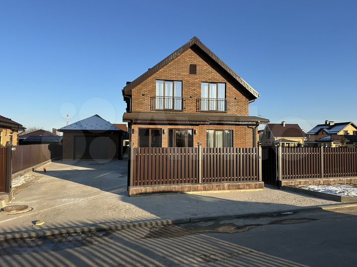 Дом 230 м² на участке 7 сот.