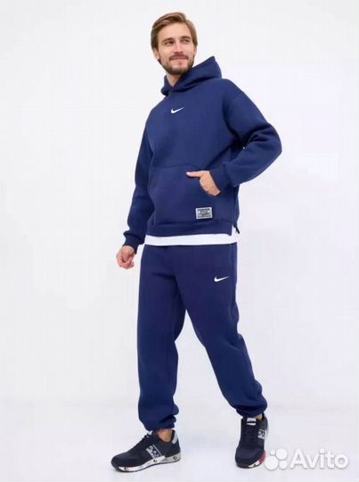 Мужской спортивный костюм