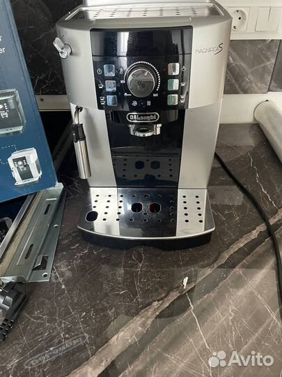 Кофемашина Delonghi ecam 21.117