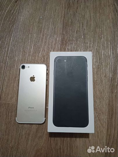 Телефон iPhone 7