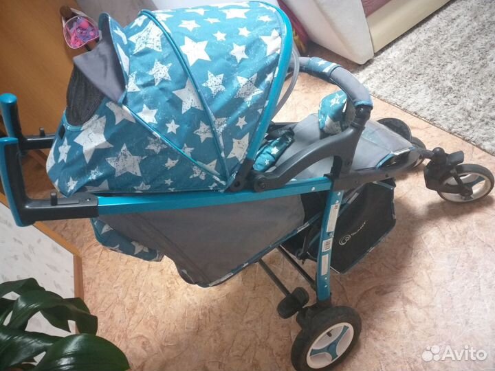 Коляска прогулочная всесезонная