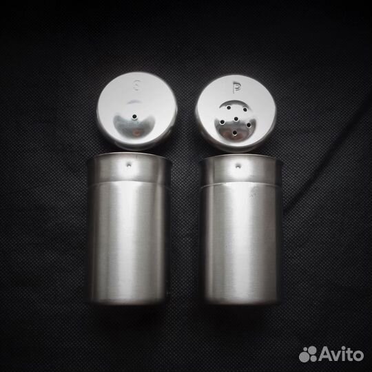 Солонка и перечница из стали