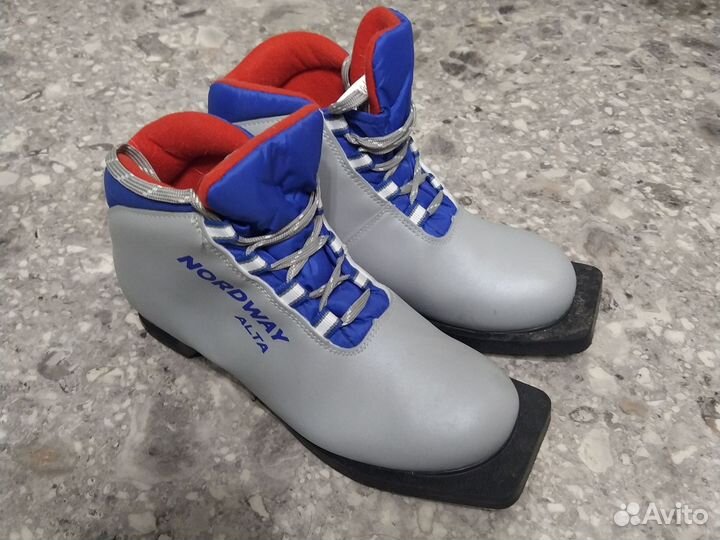 Лыжные ботинки