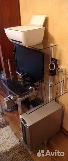 Компьютерный стол стеклянный