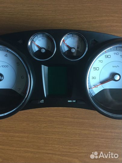 Щиток приборов Peugeot 308