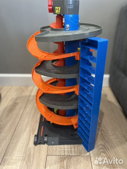 Игровой набор Hot Wheels Сити Мега Гараж