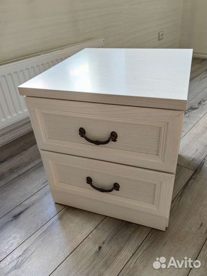 Тумба прикроватная белая