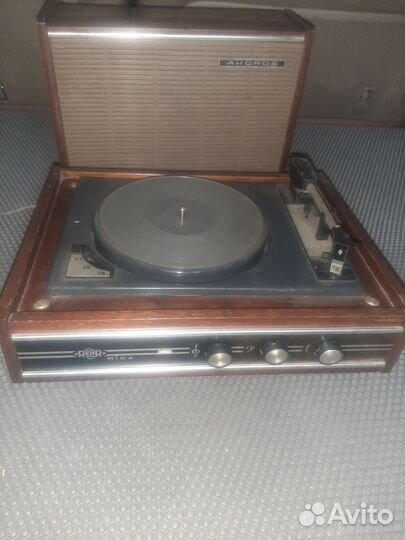 Виниловый проигрыватель