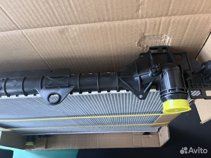 LR034553 радиатор охлаждения двигателя LR