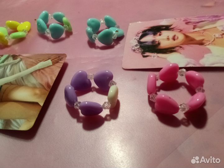 Кольца из бусин сердечки