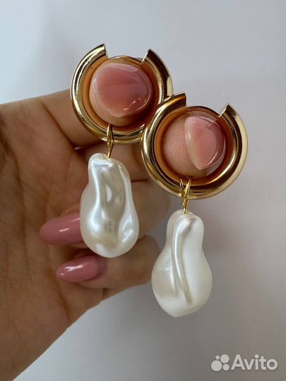 Серьги-кольца с искусственным барочным жемчугом