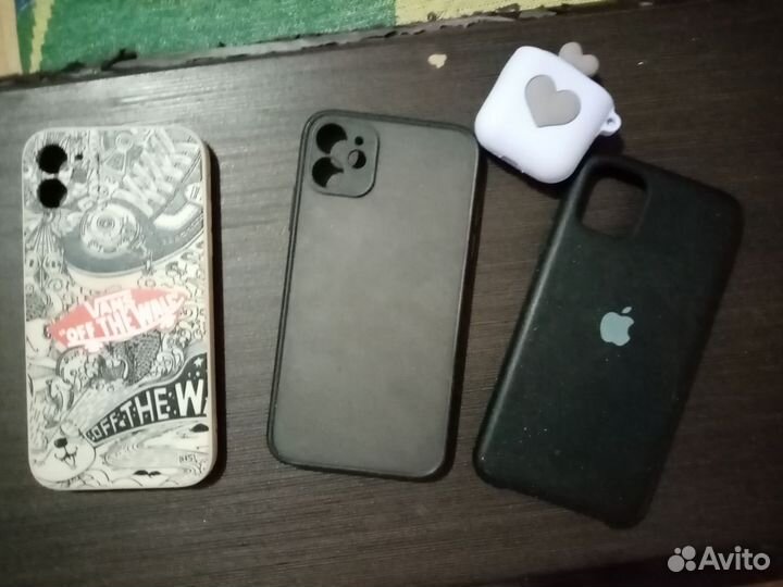 Чехлы iPhone 11 и чехол на наушники новый