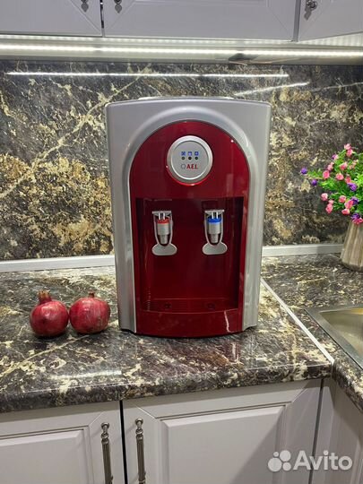 Кулер для воды настольный холодная, горячая вода