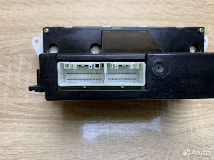 Блок управления отопителем Toyota Avensis 1