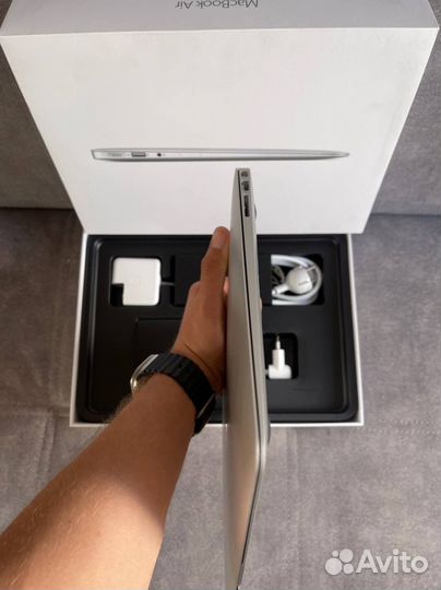 Macbook Air 13 2017 128 (батарея 167 циклов)