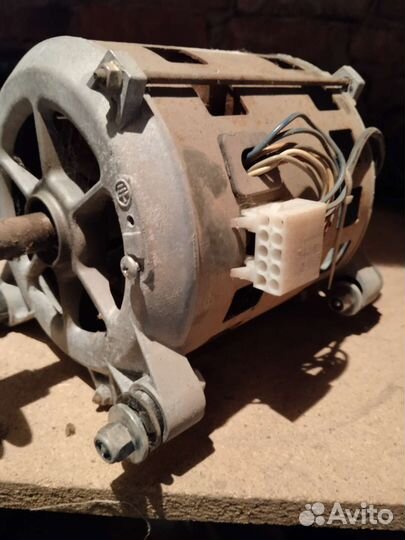 Двигататель стиральной машины