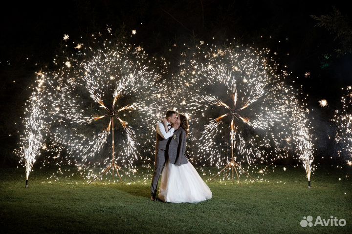 Дорожка из 8 холодных фонтанов и 2 вертушки