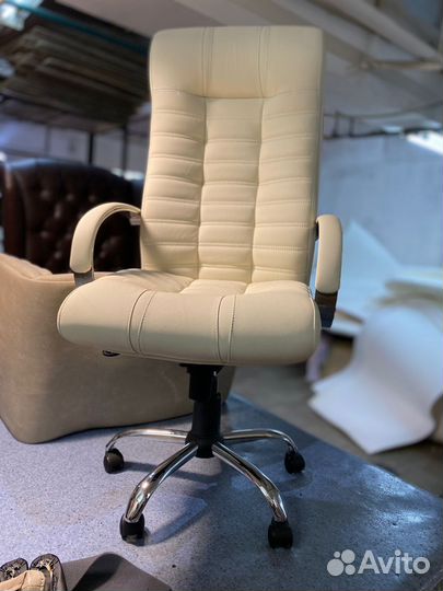 Офисное кресло