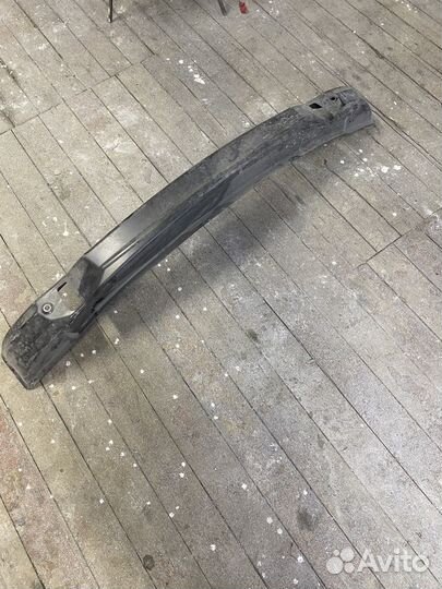 Усилител бампера duster