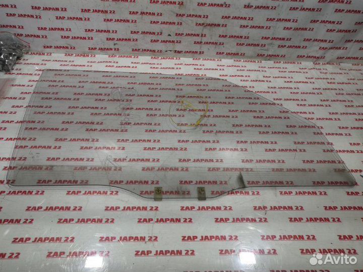 Стекло двери переднее правое Mitsubishi Pajero V24