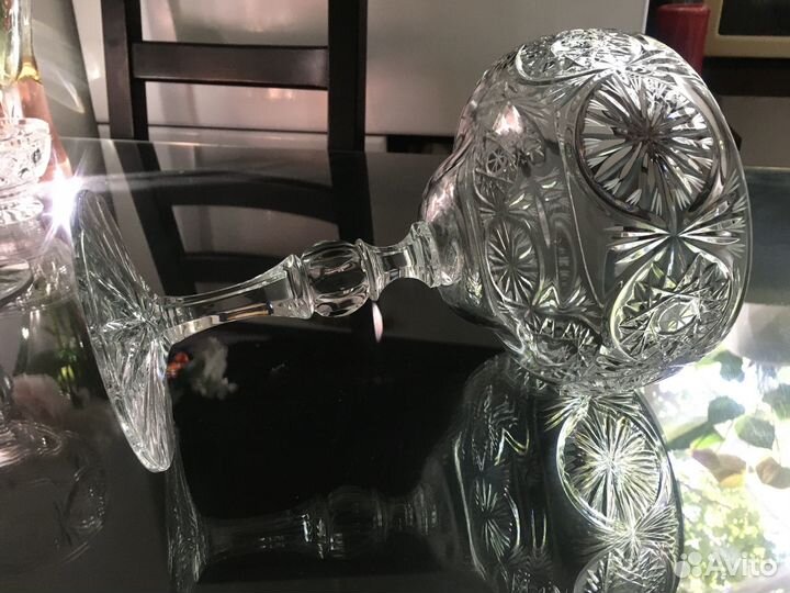 Хрустальные вазы на ножке