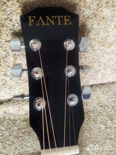 Акустическая гитара