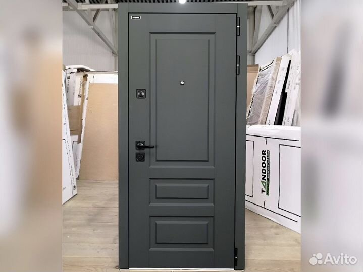 Входная дверь глухая мдф