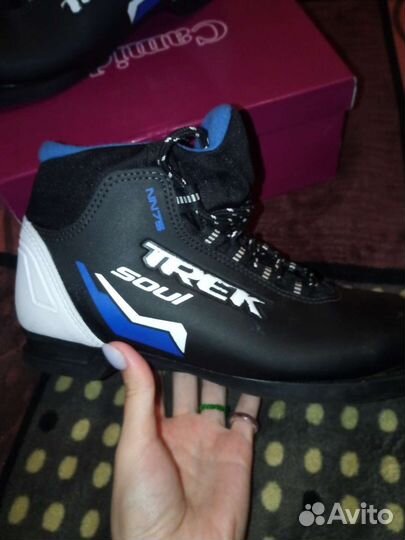 Лыжи и ботинки