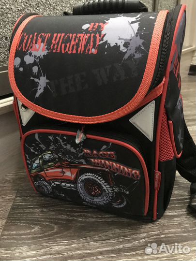 Продаю ранец школьный