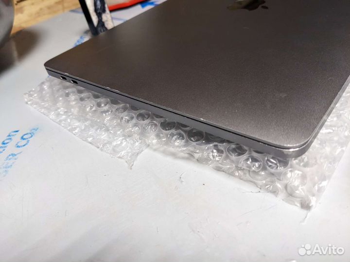 Macbook pro 13 2018 i7 16/512gb