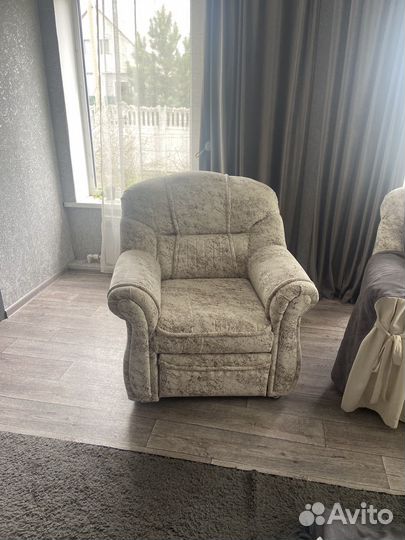 Диван и два кресла