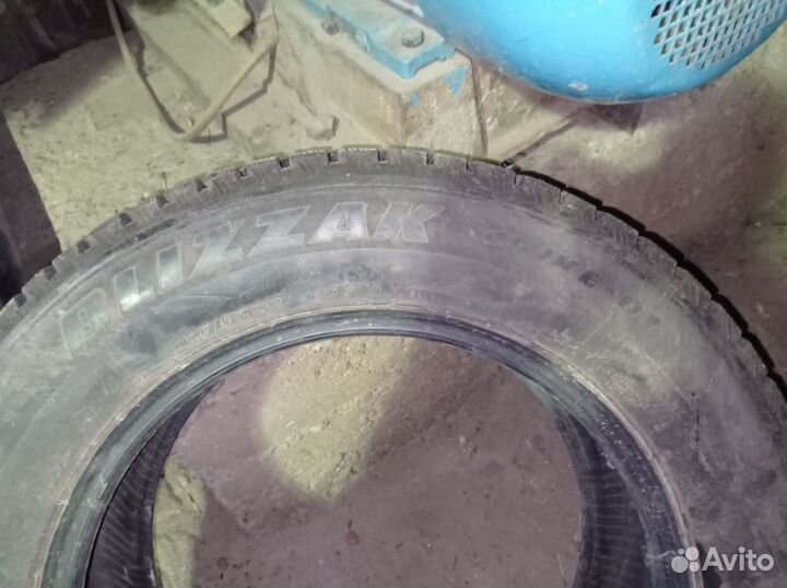 Bridgestone Blizzak Spike-01 225/65 R17