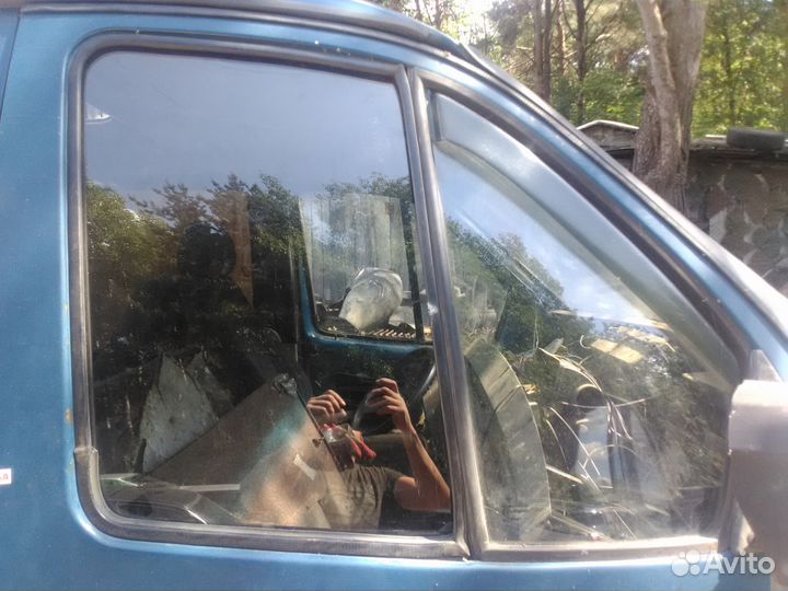 Стёкла передних дверей газель соболь