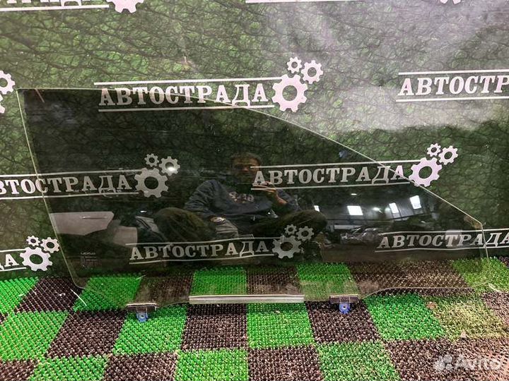 Стекло двери переднее правое Lexus Es 6 2012-2017