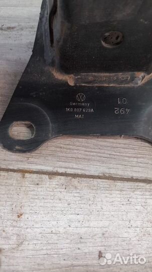 Усилитель заднего бампера Volkswagen Golf 5 С 2003