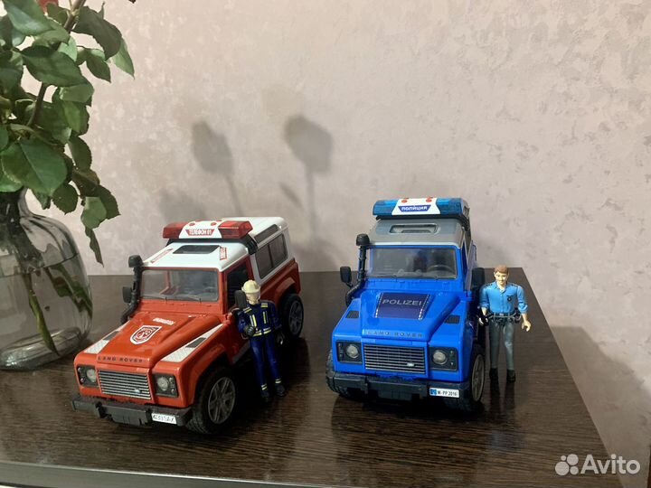 Полицейская и пожарная машины Bruder