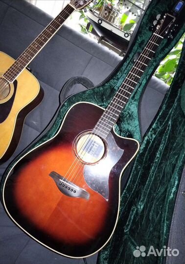 Гитара электроакустика цельная Yamaha A3M с кофром