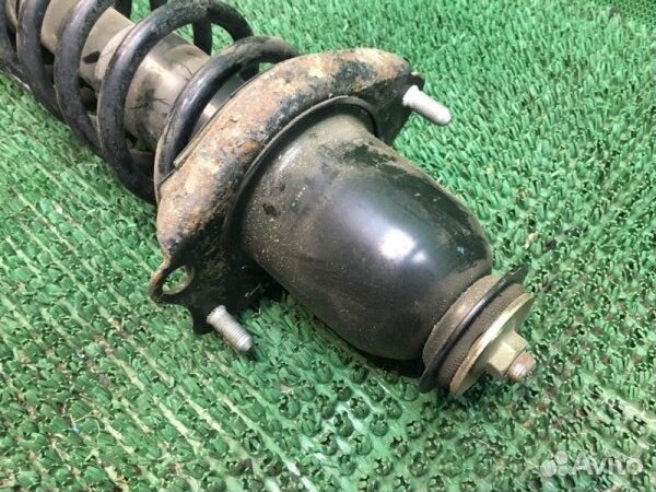 Амортизатор задний левый Toyota Matrix ZZE132