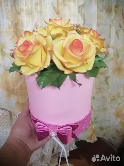 Розы в шляпной коробке. Ручная работа. Цветы ручно