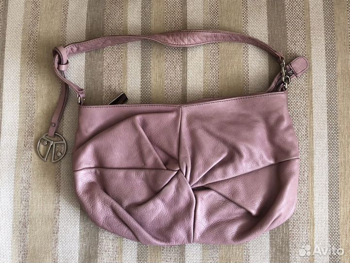 Сумка из натуральной кожи Coccinelle