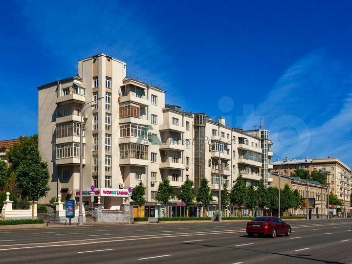 Торговое помещение у метро, 265.5 м²