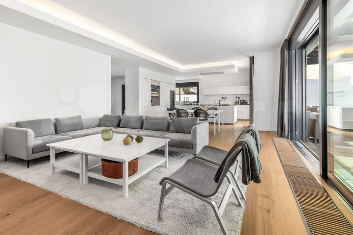 Дом 210 м² на участке 6 сот.